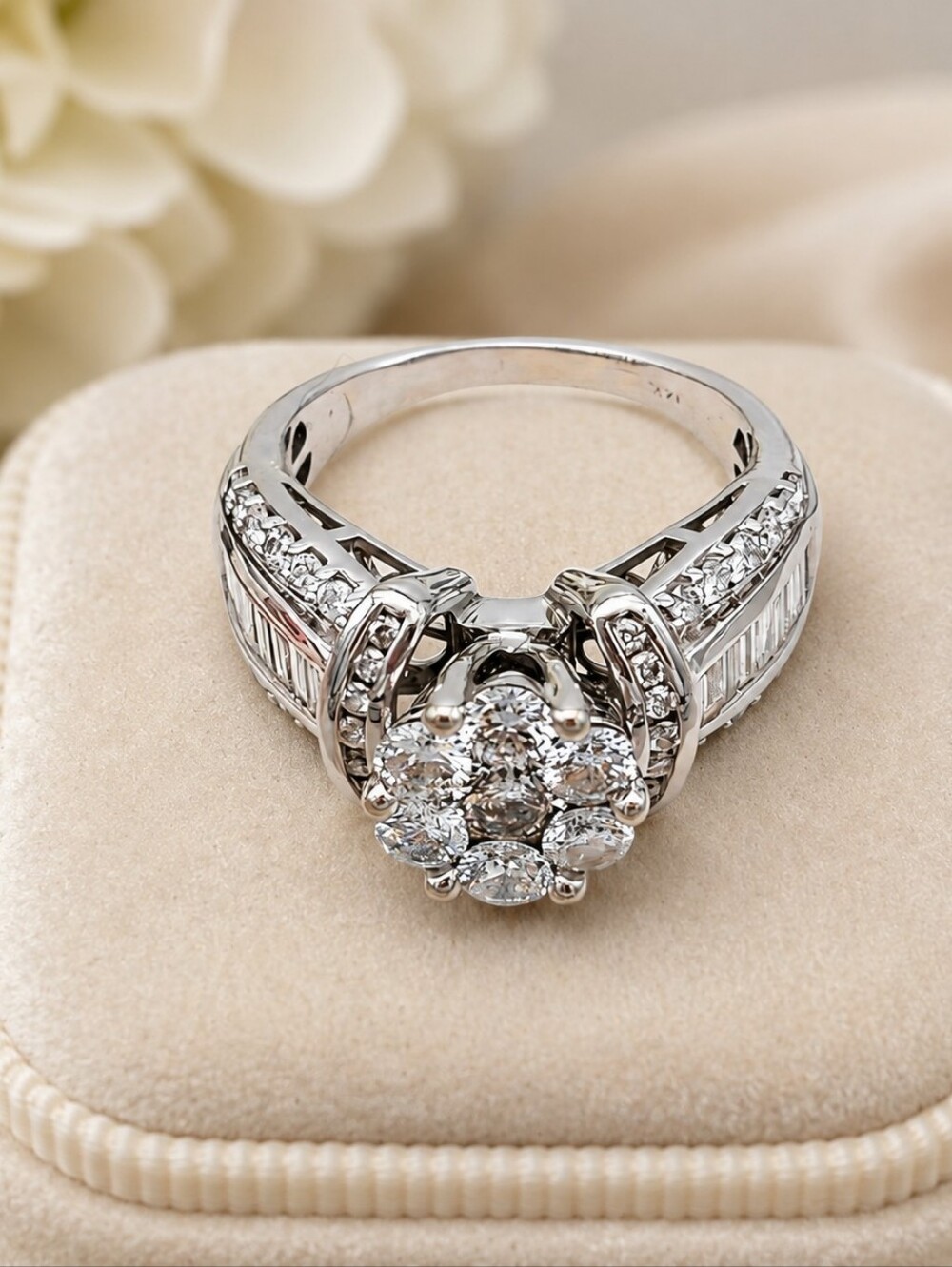 Beautiful 14K White Gold Diamond Engagement Ring 5.0 DWT